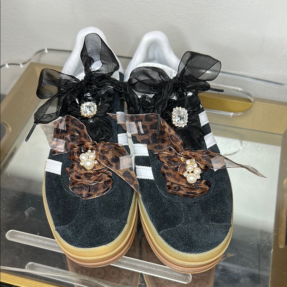 Adidas Originals Black and White platform gazelle Sneakers with shoe charms - Picture 4 of 7